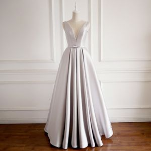 Srebrna szara sukienka wieczorowa Długie sukienki Prom Elegancka Satin Scoop Sheer z frezowaniem plisami satynowe długie sukienki na zamówienie