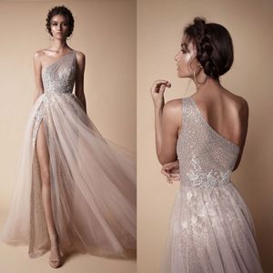 Berta 2018 High Side Split Sequined Bröllopsklänningar Bohemian One Shoulder Lace Appliqued Bridal Gowns Vestido de Novia