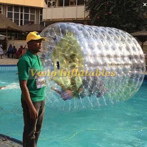 أسطوانة المياه 2.6x2.4x1.9m PVC Zorbing Roller عجلة ماء قابلة للنفخ مع المضخة