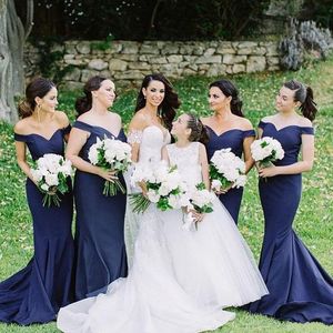 Mörk Navy Satin Long Bridesmaid Dresses Off Axel Sleeves Mermaid Prom Lycklar Billiga Enkla Formella Party GPWMS