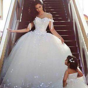 2019 Charming Ball Gown Wedding Dresses Off the Shoulder Lovely Bows Floor Length Arabic Bridal Gowns Custom Made High Quality