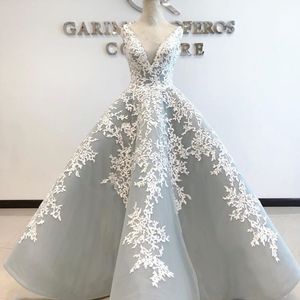 White Lace Appliqued Prom Dresses Dubai Glamorous V-Neck Sleeveless Bodice Lace-Up Evening Dresses 2018 Sexy Tulle Ball Gown Party Dress