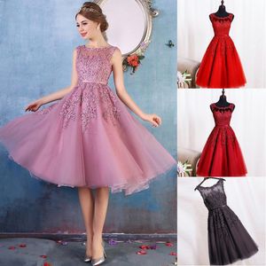 2018 Billiga New Crew Neck Lace En Linje Knä längd Hemkomst Klänningar Lace Applique Beaded Short Cocktail Party Dresses Evening Gowns CPS298