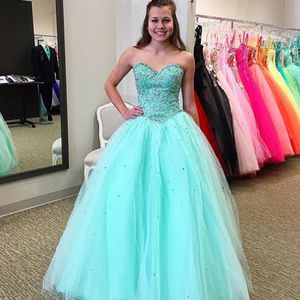 Aqua Blue Quinceanera Klänningar Beaded Lace Appliques Sweet 16 Dress Sweetheart Neckline Ärmlös Formell Prom Party Gowns Tulle Kjol