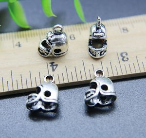 Commercio all'ingrosso 100 pz Mini Caschi Charms Ciondolo Retro Creazione di gioielli Portachiavi fai da te Ciondolo in argento antico per orecchini braccialetto 20 * 17mm