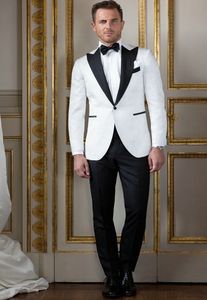 Smoking da sposo bianco di alta qualità con risvolto a punta con bottoni da uomo, abito da sposa da uomo, formale, ballo di fine anno, giacca (giacca + pantaloni + cravatta) 1172