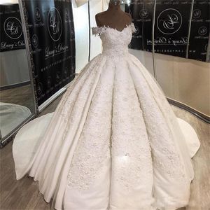 Underbara balklänningar bröllopsklänningar med 3D-applikationer utanför axeln satin vintage plus storlek bröllopsklänning tillbaka spetsade brudklänningar