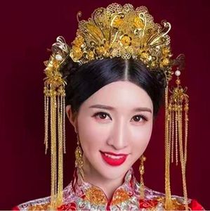 Brud, kinesisk guldblomma, gammal klänning, huvudbonader, frisörsuppsättning, bröllopsutställning, hårtillbehör.