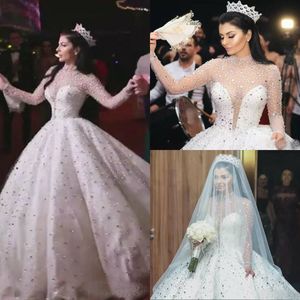 Luxury Sparkly Wedding Dress Ball Gown Sheer High Collar Långärmad Kristaller Sweep Train Brudklänningar Anpassad