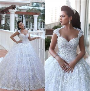 Robe de mariage Arabic Luxury Lace Ball Gown Wedding Dresses Illusion Neck Cap Sleeves Beaded Crystals Appliques Bridal Wedding Gowns BA3022