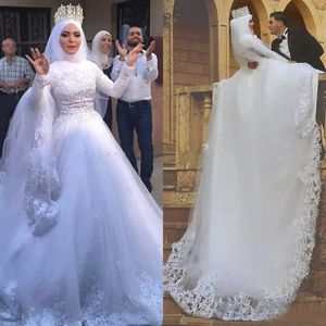 Muzułmańskie suknie ślubne 2018 High Collar z długim rękawem Koronki Aplikacje Kaplica Pociąg Suknie Ślubne Custom Made z China EN12262