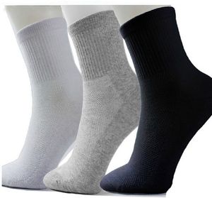Großhandel - 2017 NEUE ANKUNFT Mode Sport Männer Socken Bambusfaser Business Casual Kleid Socken männlich Mix weiß/schwarz/grau, 20 Stück = 10 Paare/Los