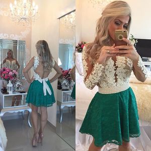 Sexy Lace Green Homecoming Kleider 2022 mit langen Ärmeln Perlen A Line Hollow Back Kurzer Abschlussgrading Cocktailkleid Plus Größe Billig