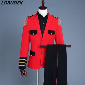 Kırmızı Püsküller Askeri Üniforma Blazer Erkekler Moda Gece Kulübü Mahkemesi Elbise Kostüm fotoğraf stüdyosu Setleri Müzikal Konseri Şarkıcı Sahne Kıyafet Takımları