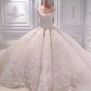 Dubai Crystal Pärlor Bröllopsklänningar Sexiga Underbara Kronblad Applique Lace Ball Gown Bröllopsklänning Luxury Arabia Princess Fluffy Bröllopsklänning