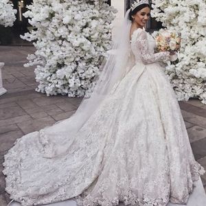 Dubai Lace Ball Gown Bridal Dress V-Neck Beads Lace Applique Long Sleeves Wedding Dress Glamorous Sweep Train Princess Wedding Gown Saudi