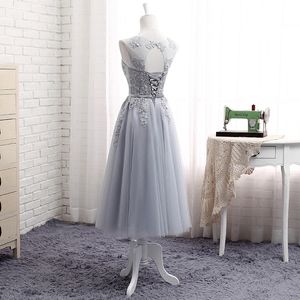 Elegant Light Gray Mother of the Bride Dresses Tea Length Pleats Tulle with Applique Scoop Lace Open Back with Lace-up Zipper