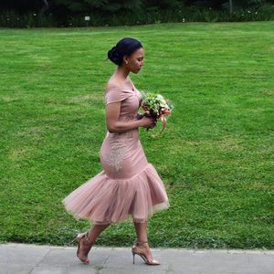 Krótkie sukienki dla druhen Blush Pink Country Off Shoulder Beach wesele sukienki dla gości arabski dubaj Junior Maid of Honor Dress Chea