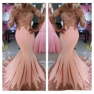 2022 Sexy Bliski Wschód Arabski Prom Dresses Długie Rękawy Różowe Koronkowe Aplikacje Perły Syrenka Plus Size Wieczorowe Suknie Party Nosić Vestidos