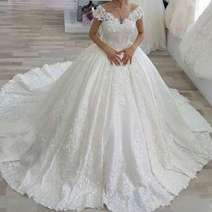 Piękna dekolt Capped Saudi Arabia Suknie ślubne Ball Koronki Kwiatowy Plus Rozmiar Arabski Kraj Styl Vestido De Novia Formalna suknia ślubna