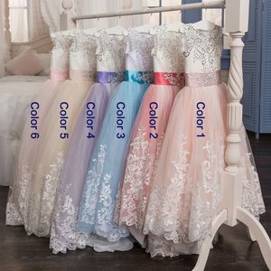 귀여운 꽃 여자 드레스 2024 레이스 아플리케이, 어린 소녀 바닥 길이 크리스탈 라인 스톤 레이스를위한 선 첫 성찬식 드레스