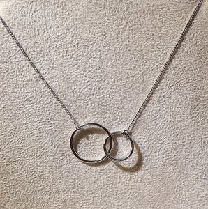 Klassisk Infinity Double Circle Pendantluxury Smycken Soild 100% 925 Sterling Silver Eternity Party Clavicle Chain Halsband för kvinnor gåva