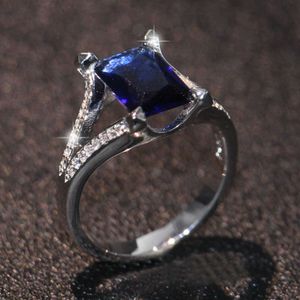 2018 Nova chegada top vendendo jóias de luxo 925 prata esterlina princesa corte 4ct azul safira cz diamante festa homens casamento banda anel presente