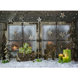 Fora da Janela de Inverno de Natal Cenário Impresso Estrelas Bolas Verdes Velas Presentes de Madeira Pinheiros Elk Snow Snowflakes Background