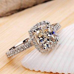 Lussuosi anelli CZ da 2 ct Anello femminile Bijoux Nuovi anelli di fidanzamento da sposa con zirconi bianchi a 4 punte per le donne