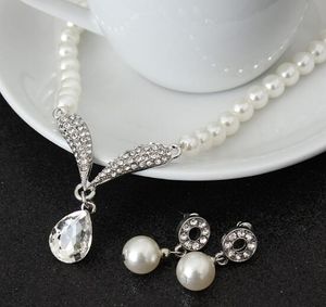 hot new Korean version of the popular pearl necklace earring set wedding wedding jewelry set 2 pieces of fashion classic elegant