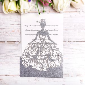 Os cartões 2019 de prata da princesa de coroa do corte de Lase do brilho para o doce 15 do aniversário Quinceanera, doce 16o convidam