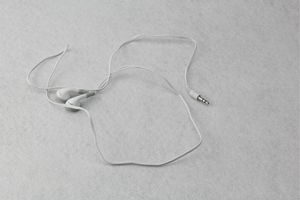 White atacado barato barato fones de ouvido descartáveis ​​/ fone de ouvido / fone de ouvido para ônibus ou trem ou avião uma vez use 500pcs / lote