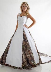 Wunderschöne Brautkleider in A-Linie, Neckholder, Camo, Realtree-Druck, Stickerei, überkreuzt, langer Sweep-Zug, formelle Brautkleider