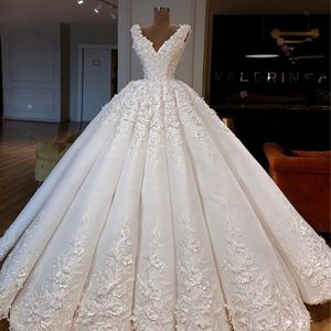 Fabulous Dubai Princess Wedding Dress Sexy Bodice Lace-Up Ball Gown Bridal Dress Fascinating V-Neck Petals Applique Wedding Gowns