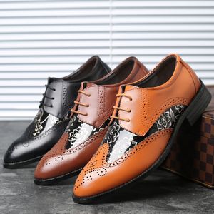 Projektant Brogue Buty Mężczyźni Patent Skóra Włoska Marka Prawdziwej Skóry Buty Mężczyźni Formalne Oxford Buty męskie Zapatos de Hombre Ekkek Ayakkab