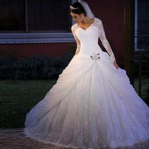 Luxurious Plus Size Long Sleeves Ball Gown Wedding Dresses Vintage Lace Appliques Crystals V-neck Bridal Gown Wedding Gowns