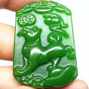 Collana con pendente in giada verde naturale Cane Zodiaco cinese Amuleto Ciondolo fortunato Collezione Ornamenti estivi Pietra naturale Incisione a mano