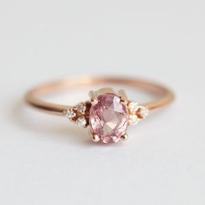 Ny ankomst Rosa Moonstone Rose Gold Silver Vintage Ring Bague för Kvinnor Girls Anniversary Dating Smycken Anillos