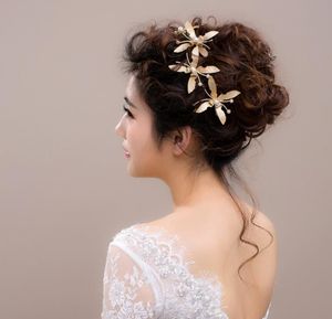 Nuovi accessori per la sposa della collana del vestito da cerimonia nuziale dell'oro e dell'argento della clip di capelli della farfalla della perla dell'acqua calda