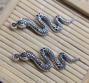 Partihandel 30st Snake Retro Forntida Silver Alloy Charm Hängsmycke Smycken Vackrar Smycken Göra DIY Gåva 42 * 14mm