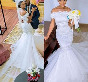 Nya afrikanska romantiska off -axlar sjöjungfru bröllopsklänningar Sexig spets Applique pärliga blommor plus storlek brudklänningar tyll domstolståg