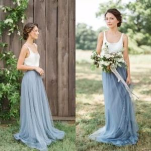 2019 Kraj Dwa Kawałki Druhna Suknie Scoop Neck Linia Długość podłogi Biały Satynowy Top Dusty Blue Tulle Maid of Honor Dresses Wedding