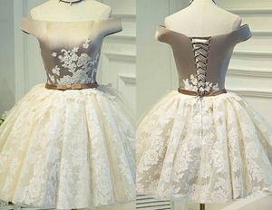 세련된 레이스 오프 어깨 짧은 홈 커밍 파티 파티 드레스 슬리브 레이스 Applique 코르셋 뒤로 저렴한 디자이너 칵테일 이브닝 드레스