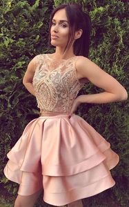 Peças coram duas rendas de renda rosa Apliques cetim uma linha de graduação doce 16 vestidos vestido de baile curto feito personalizado