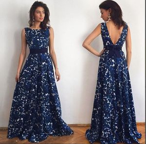 2023 Blue Floral Printed Prom Dresses Long A-line rygglösa aftonklänningar med Sash Real Photo Beach Summer Flyglängd klänningar