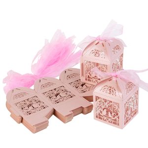 Romantisk Hollow Out Love Birds Laser Cut Square Wedding Favor Candy Boxes Bridal Shower Party Favor Presentkartonger - Band ingår