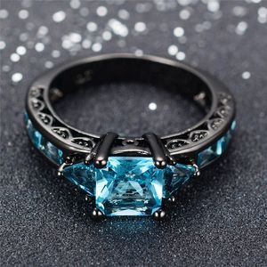Storlek 6-10 Klassisk smycken Princess Cut Light Blue Wedding Ring Black Gold Fyllda Kvinnor Vintage Engagement Rings