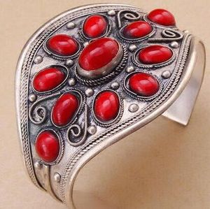 Klassisches rotes Korallen-Manschettenarmband aus Tibet-Silber mit geschnitzter Blume, für Damen, modisches Geschenk