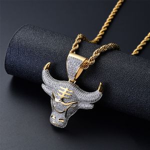 Collana con pendente a testa di toro in zirconi cubici micro pavimentati, regalo di gioielli hip-hop ghiacciato da uomo placcato in due toni
