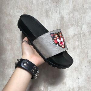 Kapcie 2018 Nowy Szary Moda Sandały Mężczyźni Kobiety Kapcie Tiger Cat Design Summer Huaraches Kapcie Przewróć najlepszą jakość z pudełkiem